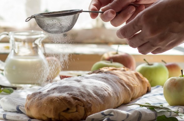 Apfelstrudel im Ganzen