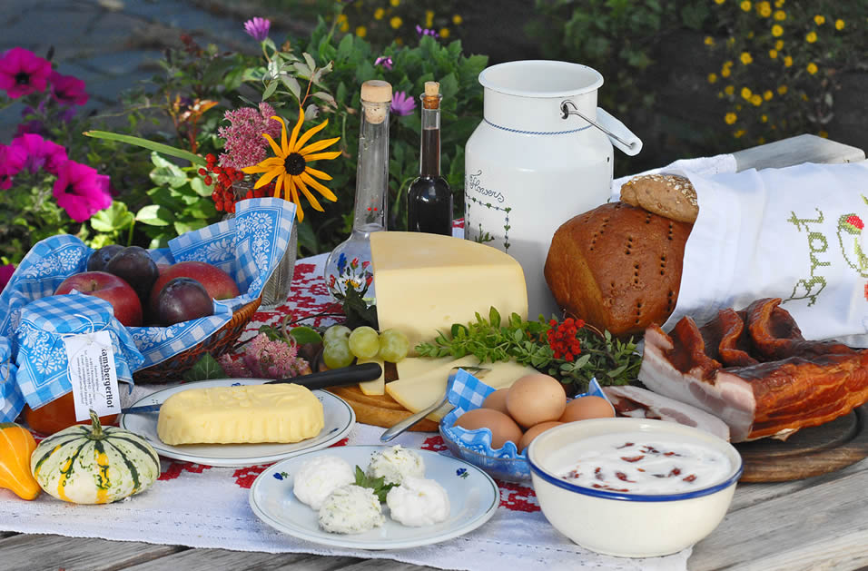 Zum Frühstück gibt es hausgemachte Bio-Produkte
