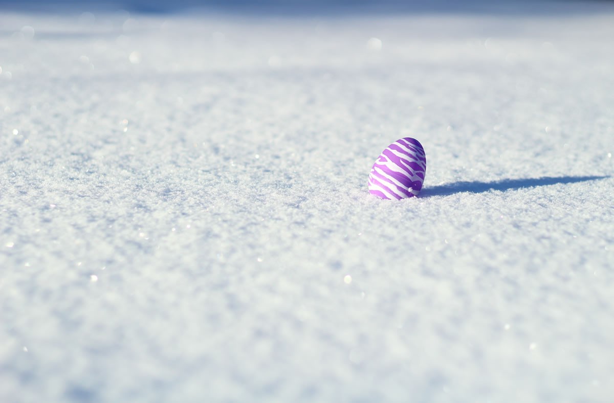Osterei im Schnee