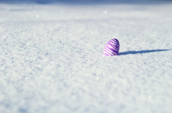 Osterei im Schnee