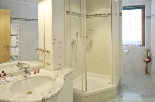 Badezimmer im Familien Suite
